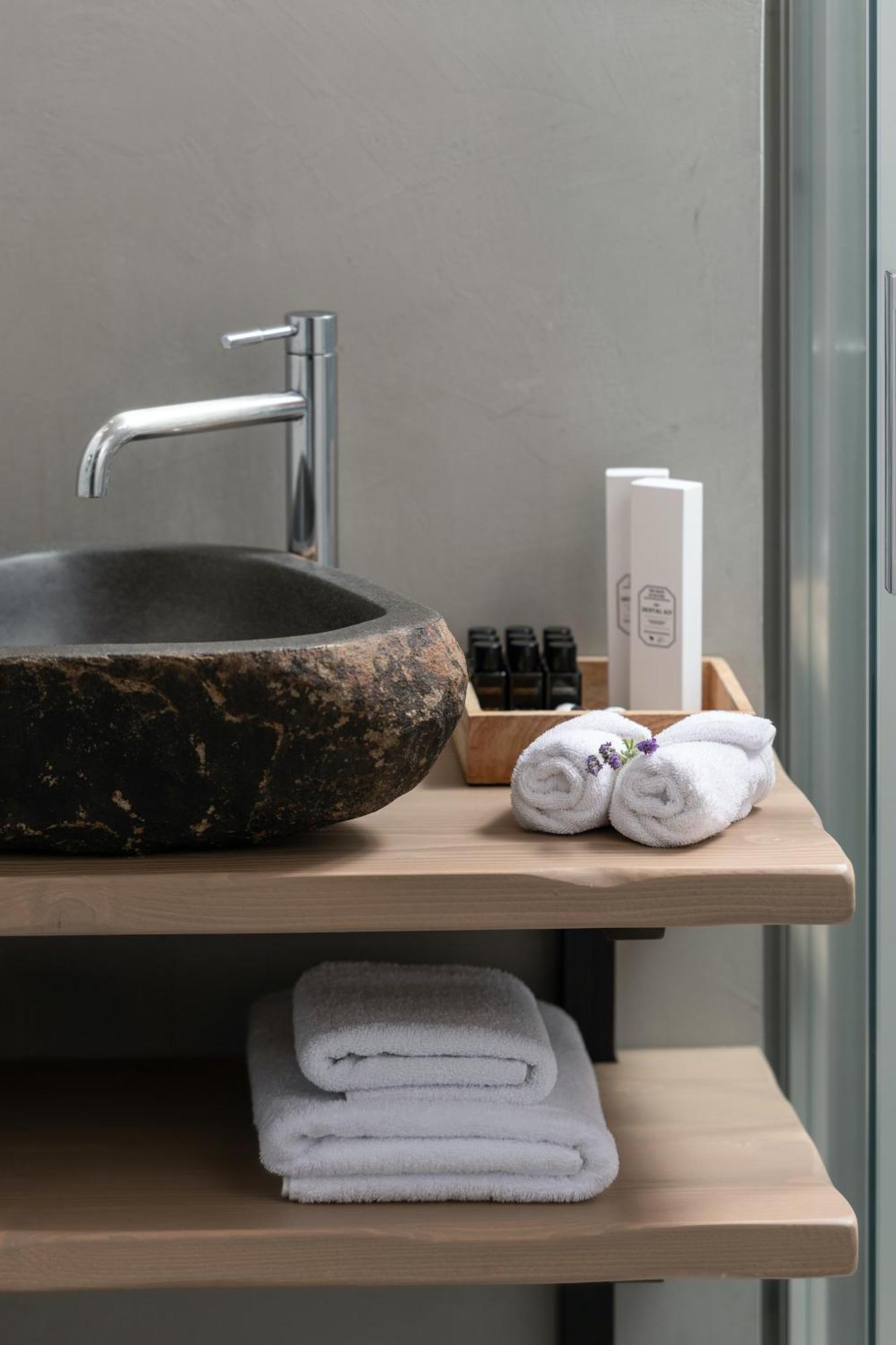 Evora Luxury Suites Mega Chorio Εξωτερικό φωτογραφία