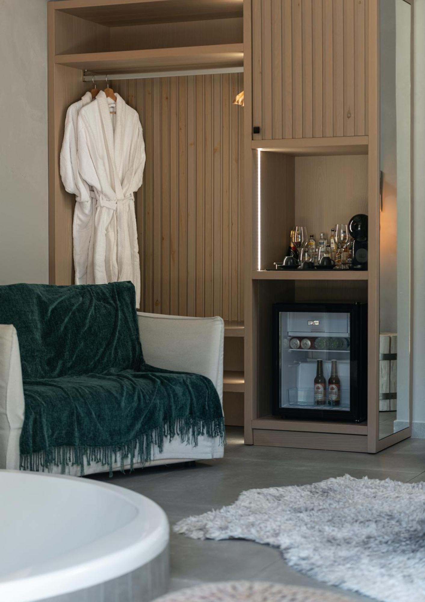 Evora Luxury Suites Mega Chorio Εξωτερικό φωτογραφία
