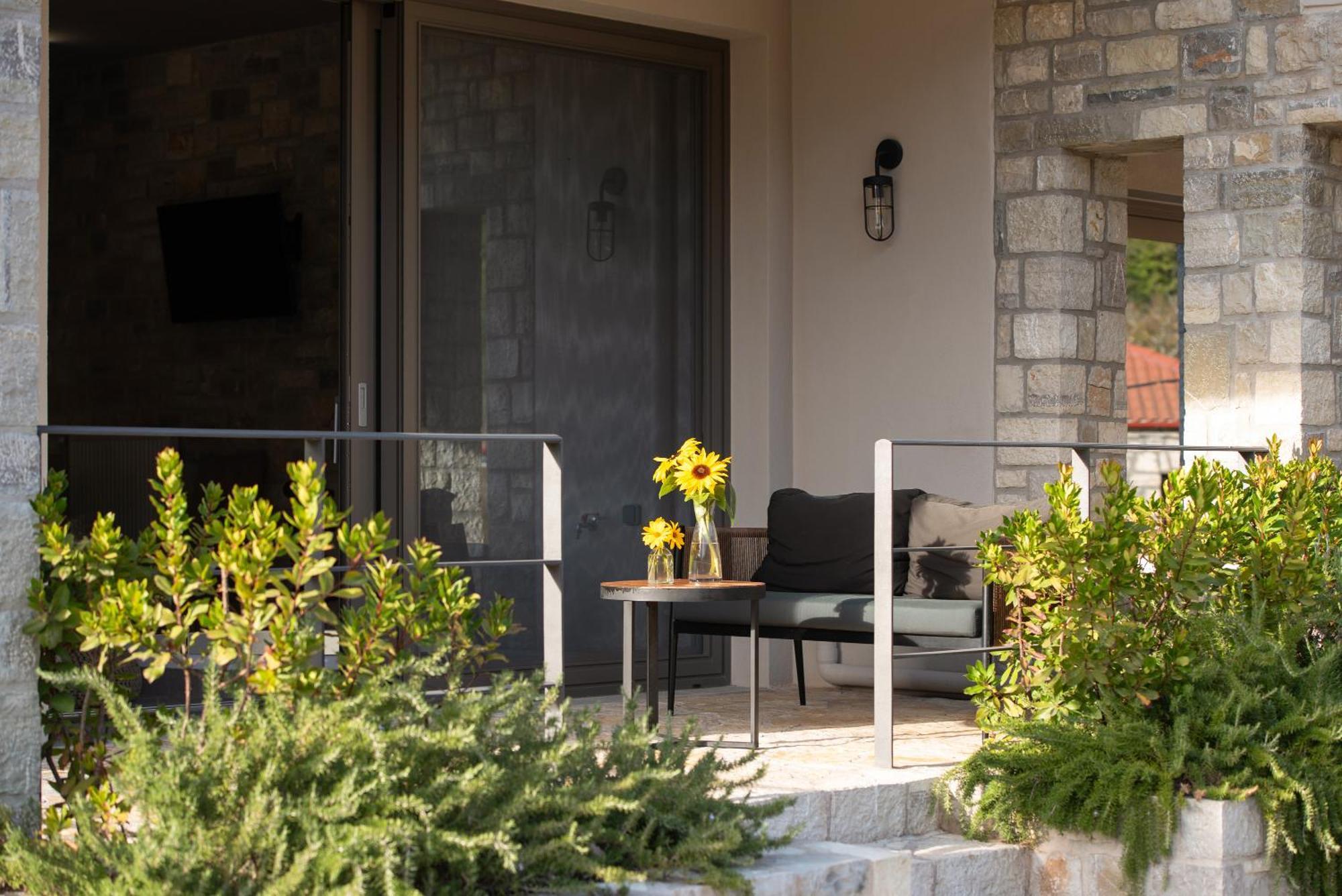 Evora Luxury Suites Mega Chorio Εξωτερικό φωτογραφία